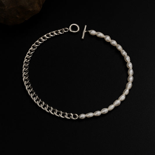 Modern silver necklace with pearls