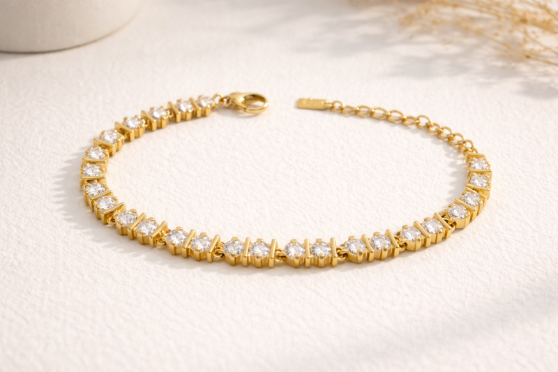 Minimal gold bracelet