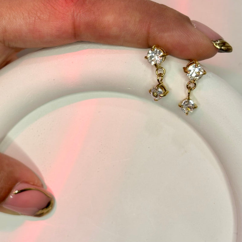 Minimal gold earrings
