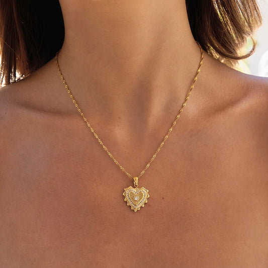 Heart pendant necklace