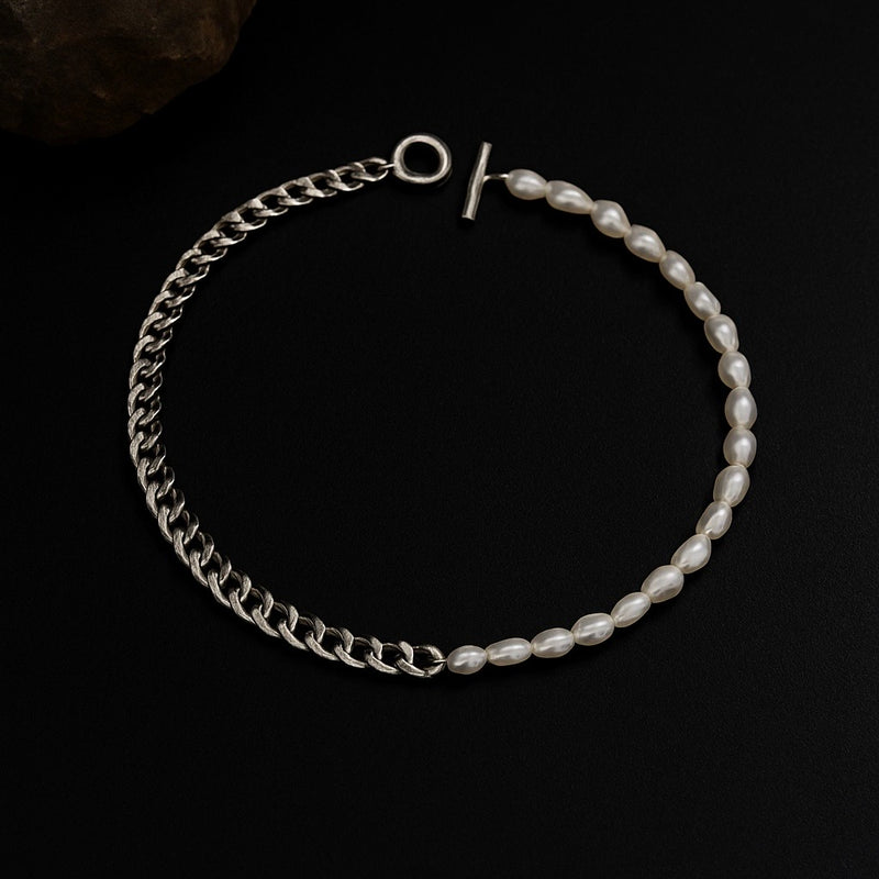 Modern silver necklace with pearls