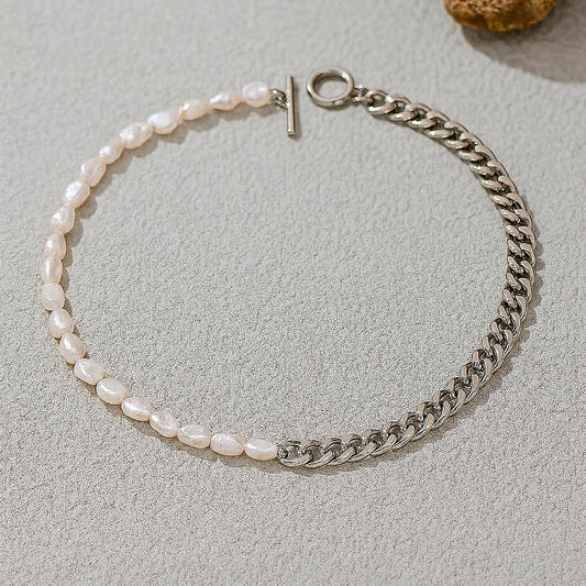 Modern silver necklace with pearls