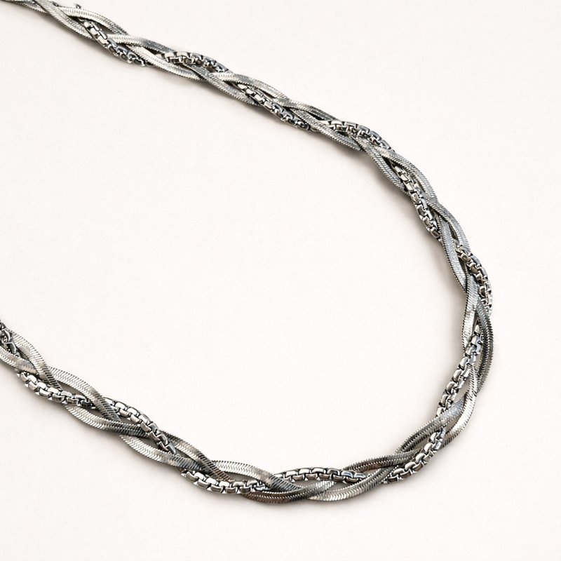 Bold intertwined necklace chain