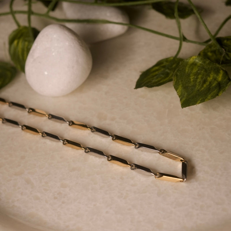 Elegant layered chain necklace