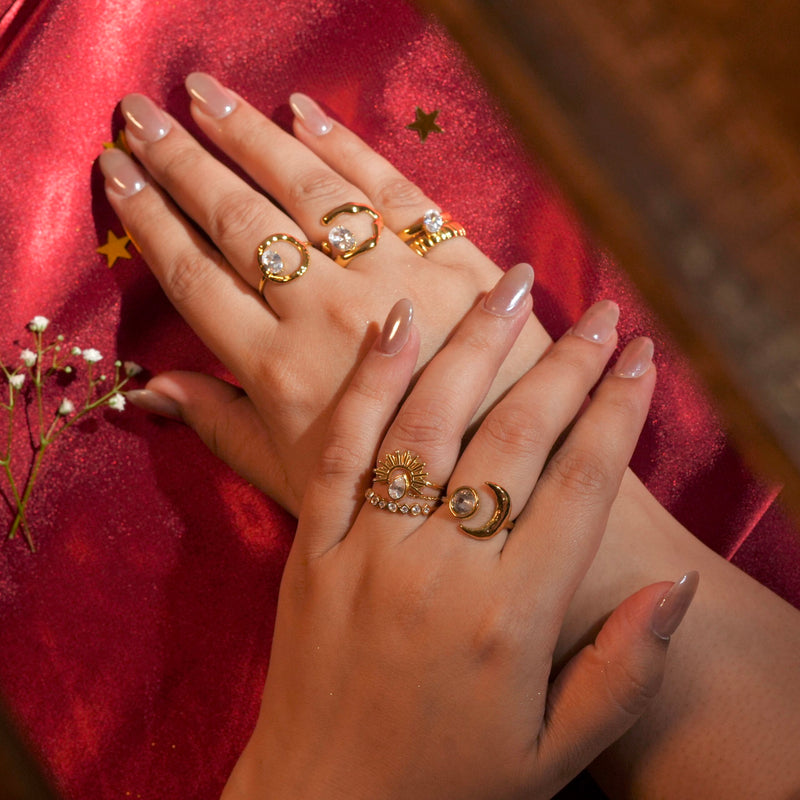 Modern fluid gold ring design