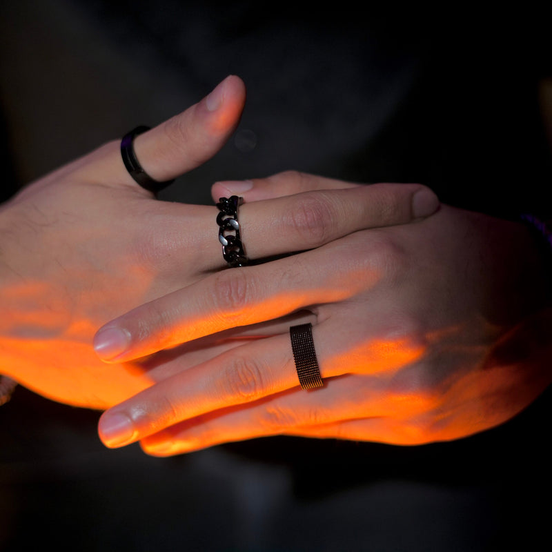 Contemporary mesh band ring