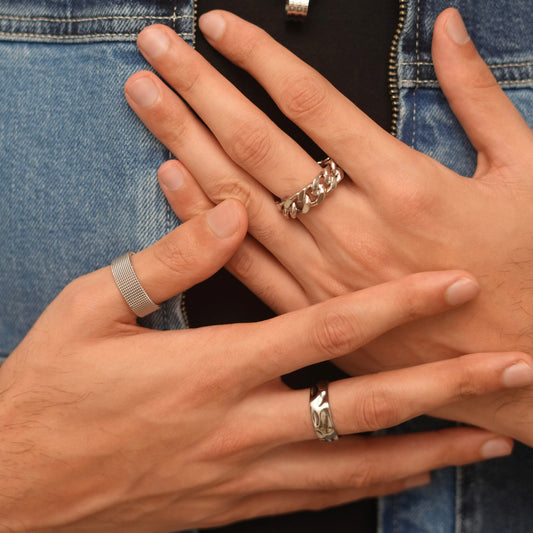 Contemporary mesh band ring