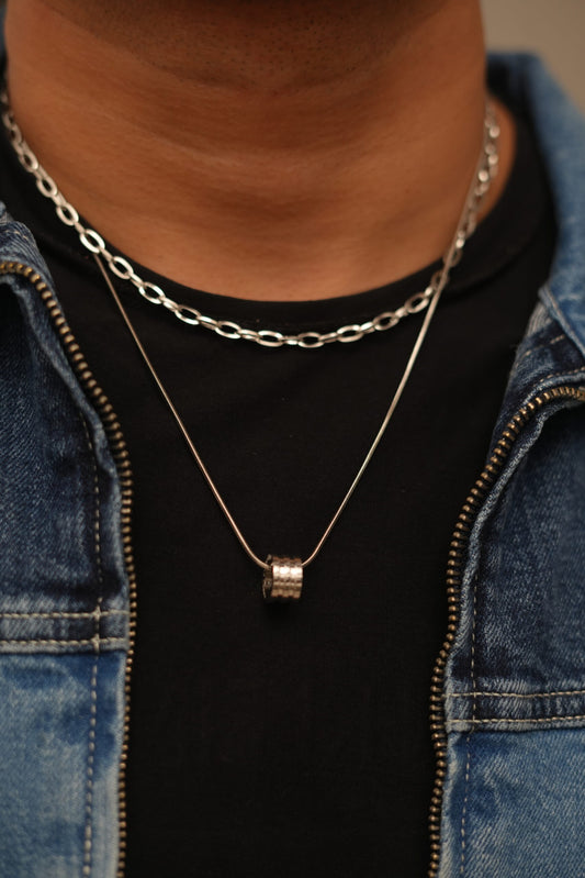 Elegant layered chain necklace