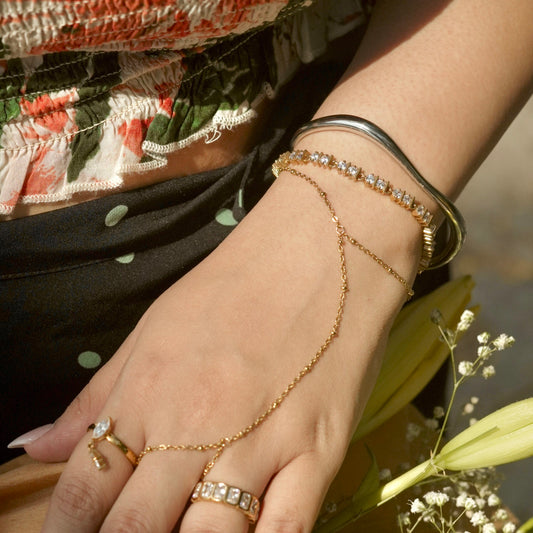 Minimal gold bracelet 
