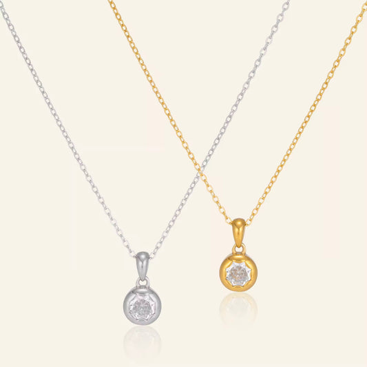 Elegant round pendant necklace