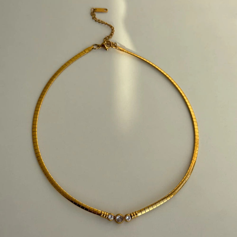 Elegant modern choker for women